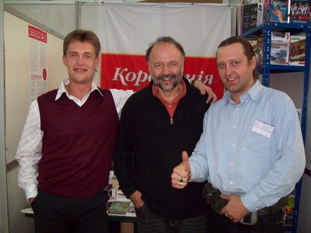 Максим Кідрук та Андрій Курков на стенді "Коронація слова"