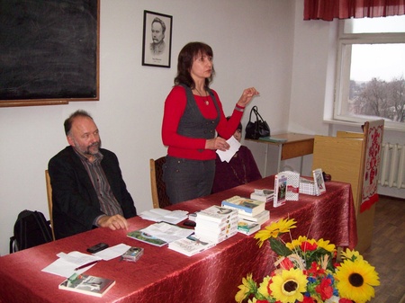 Людмила Іванцова відповідає на запитання з аудиторірії