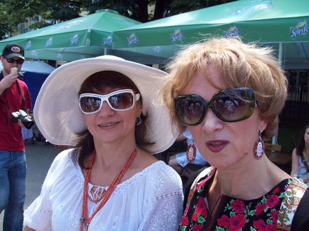 Міла Іванцова та Ірен Роздобудько