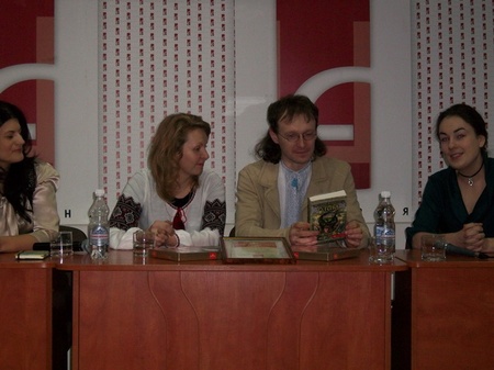 перший примірник в руках автора