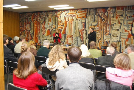 Ірен Роздобудько у "Літературній вітальні" Куркова, фото - Валентин Марченко