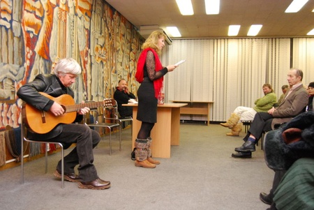 Ірен Роздобудько у "Літературній вітальні" Куркова, фото - Валентин Марченко